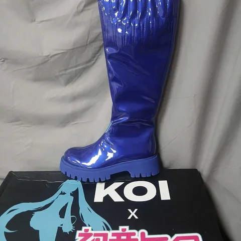 KOI X HATSUNE MIKU KAITO POLISHED LONG BOOTS – BLUE, UK 5 