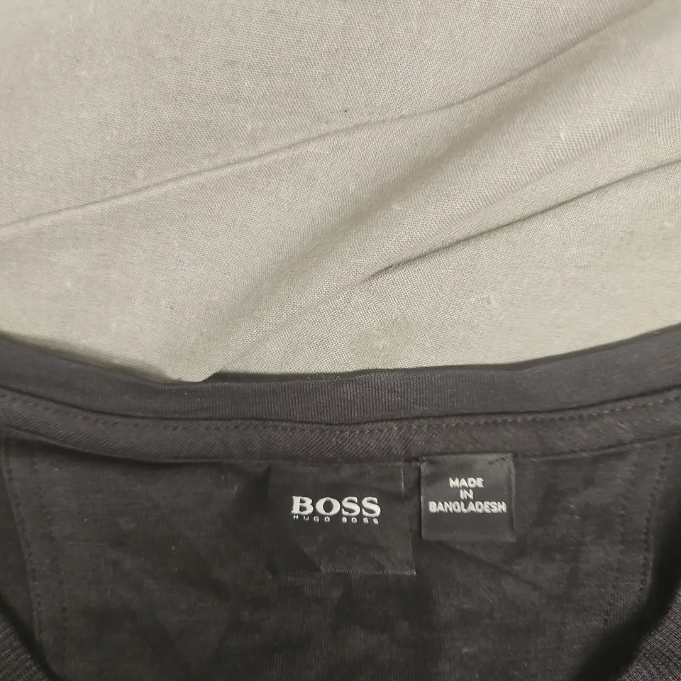 HUGO BOSS T-SHIRT – BLACK, UK XXXL 