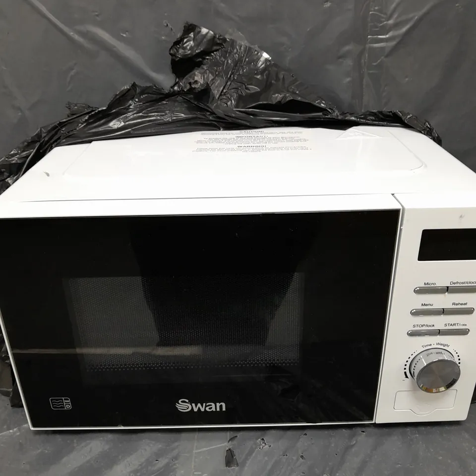 SWAN 20L 700W DIGITAL MICROWAVE - WHITE - COLLECTION ONLY 