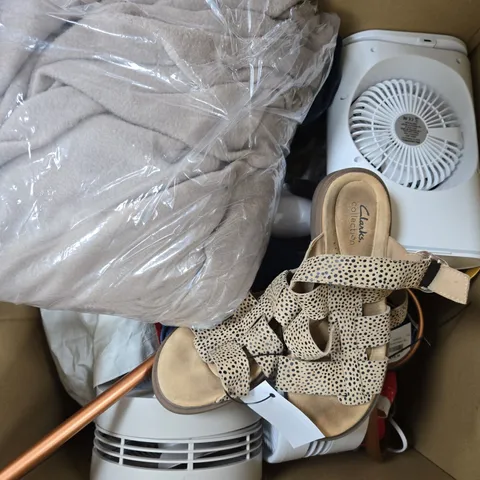 APPROXIMATELY 10 ASSORTED HOUSEHOLD PRODUCTS TO INCLUDE THROW, DESK FAN, SANDALS ETC 