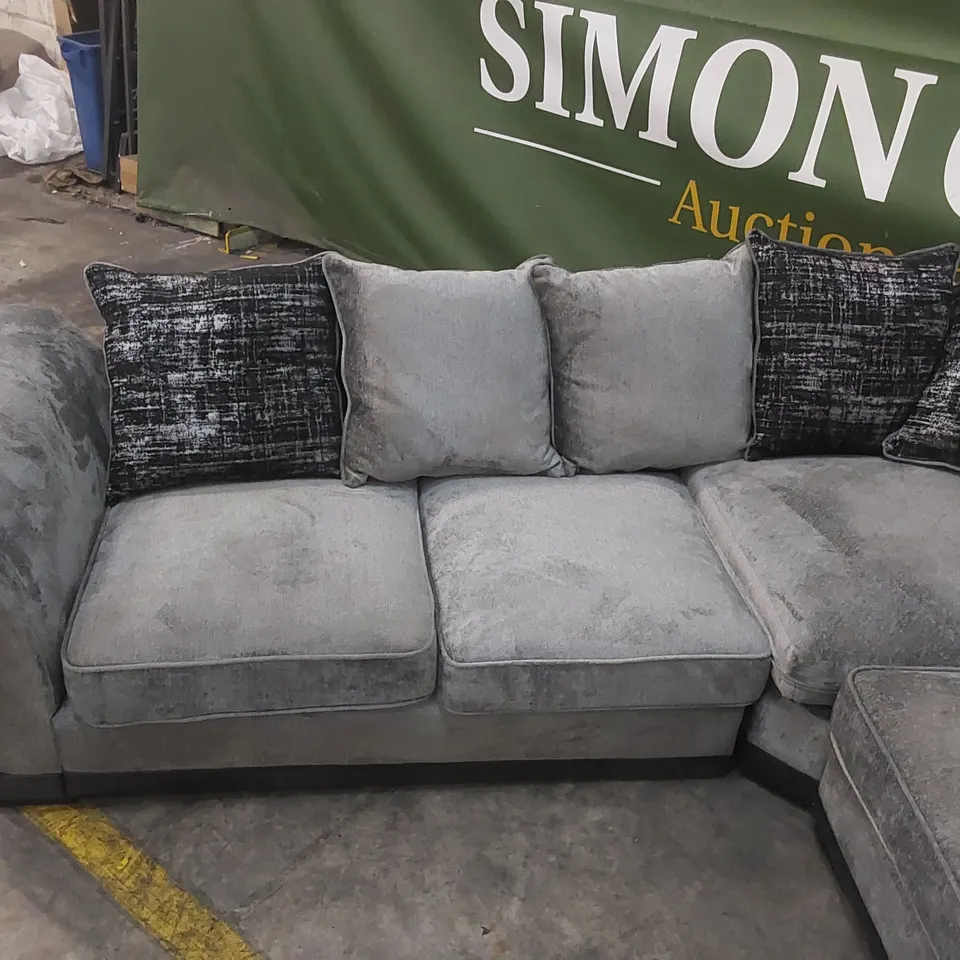 QUALITY DESIGNER UPHOLSTERED CORNER SOFA - GREY & BLACK