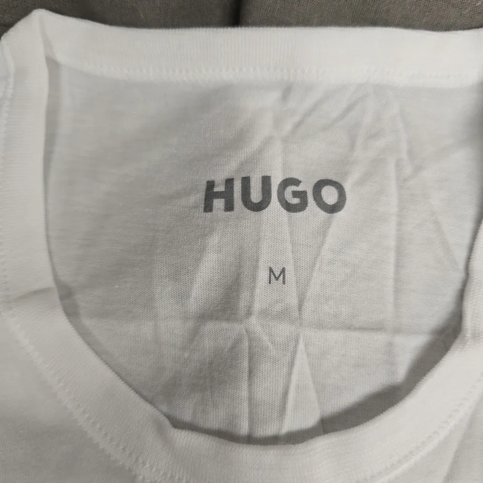 HUGO WHITE COTTON T‑SHIRT – SIZE M