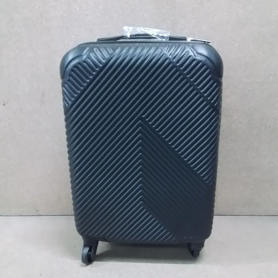 HARD SHELL TRAVEL SUITCASE