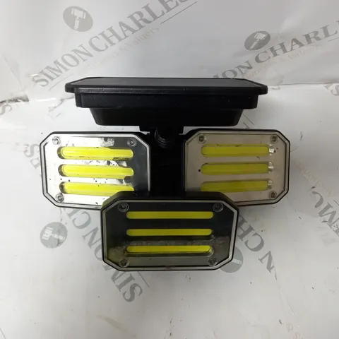 BELL & HOWELL 300 LUMENS BIONIC FLOODLIGHT