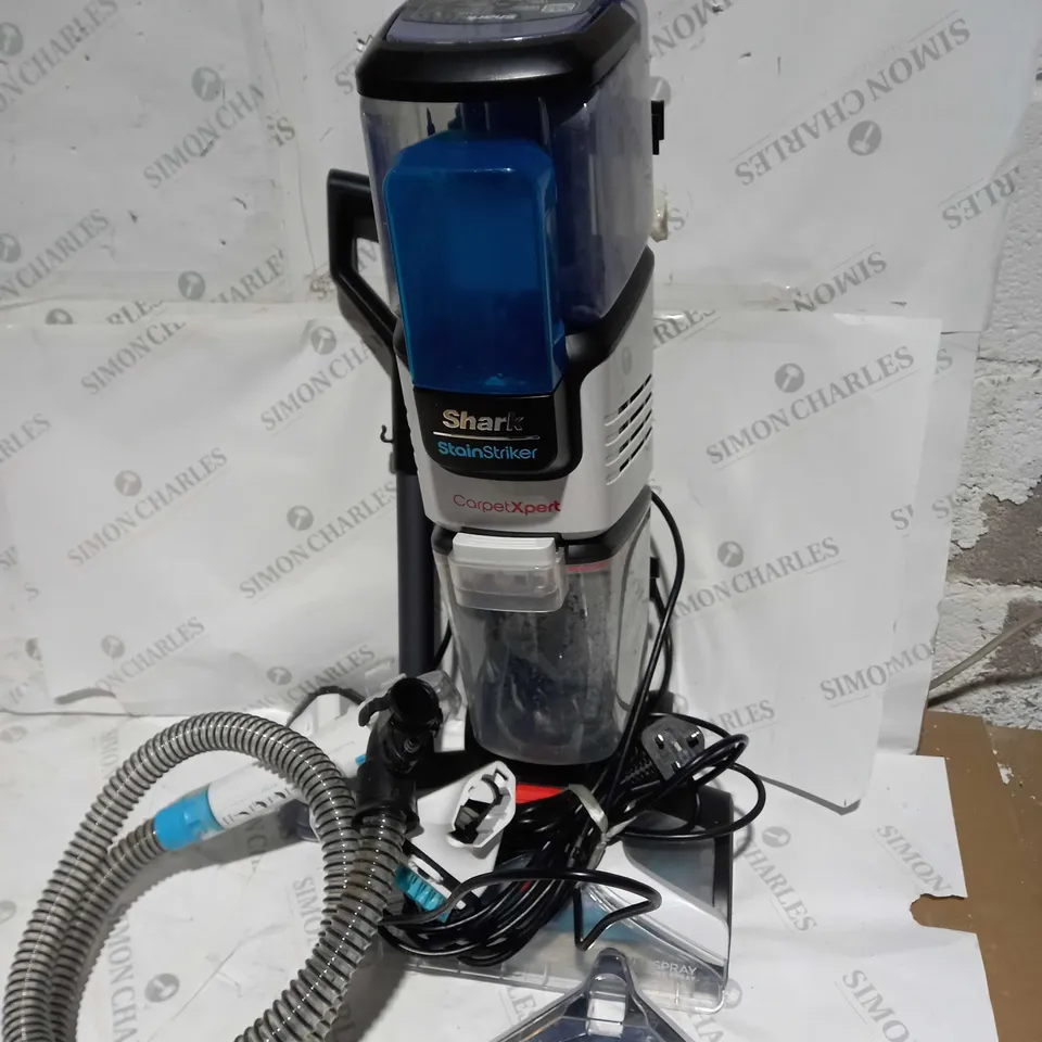 SHARK CARPET XPERT DEEP CARPET CLEANER & BUILT IN STAIN STRIKER EX200UK