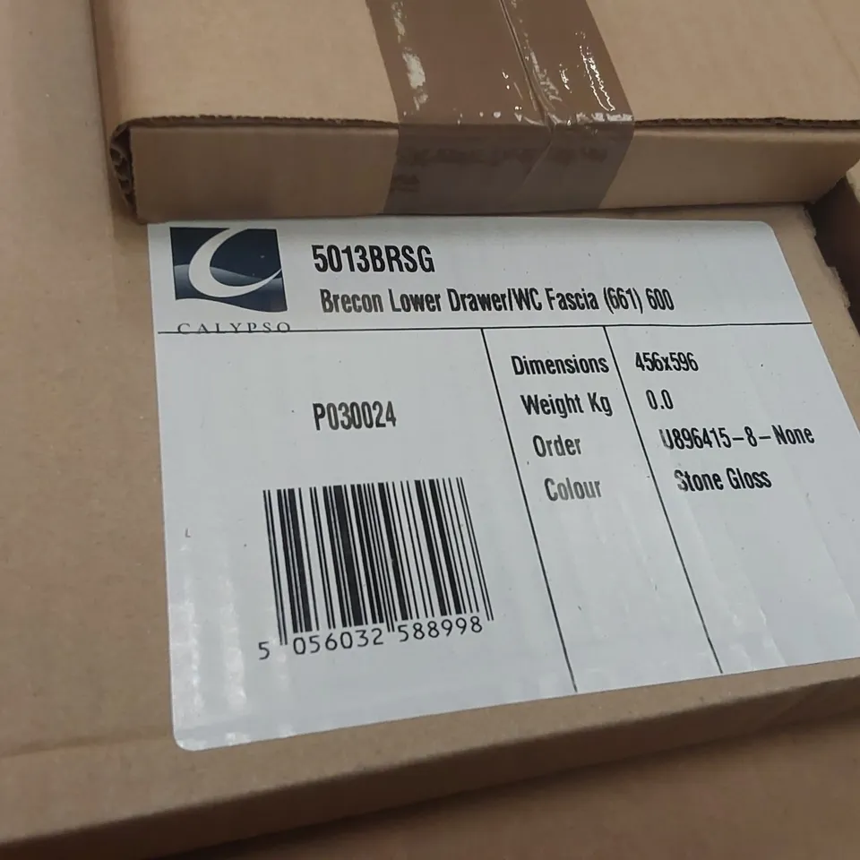 PALLET CONTAINING A LARGE QUANTITY OF BATHROOM FURNITURE PANELS 