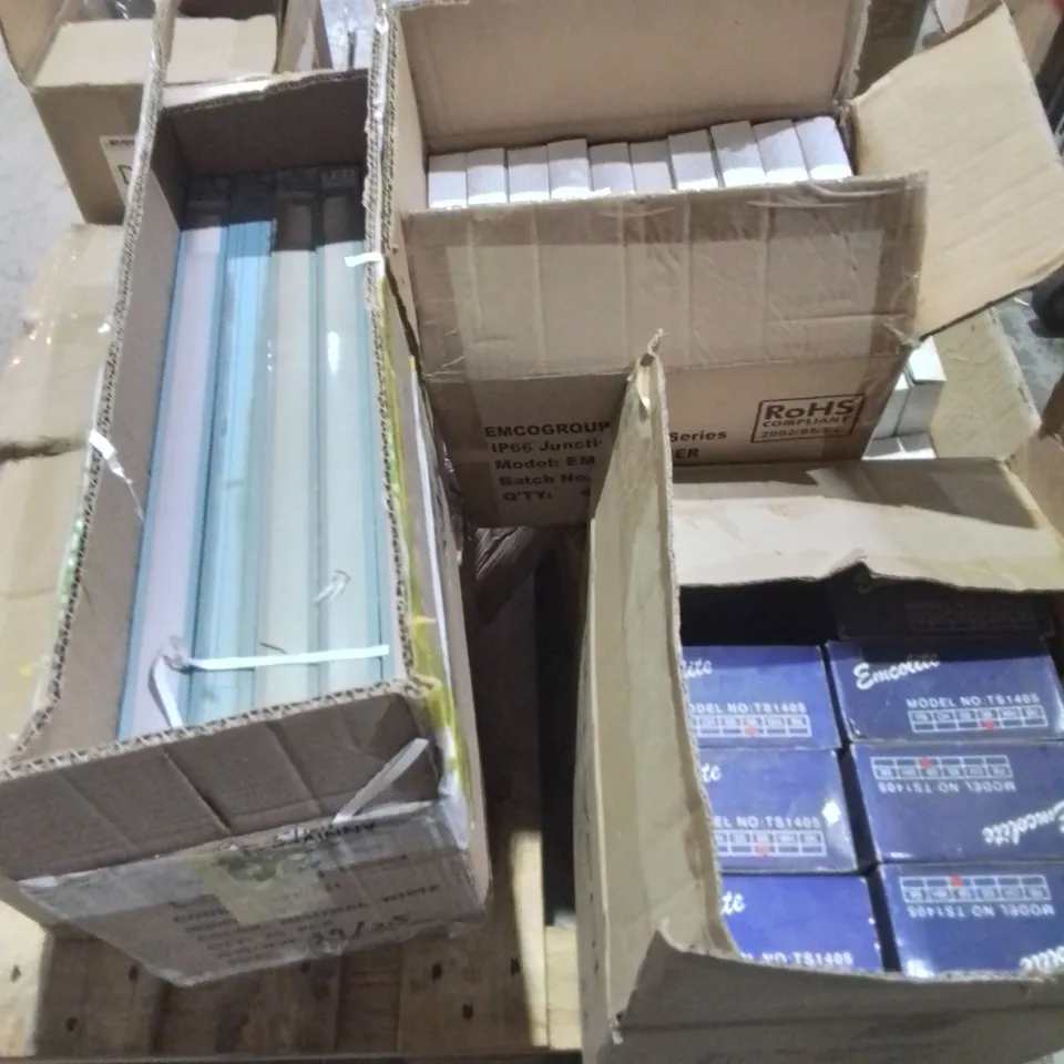 PALLET OF APPROXIMATELY 100 ASSORTED EMCOLITE LIGHTING TO INCLUDE - FIRE HOODS , TS1405 ANGULAR TRACK FITTING , IP68 JUNCTION BOX FOR SERIES WIRING ETC - COLLECTION ONLY