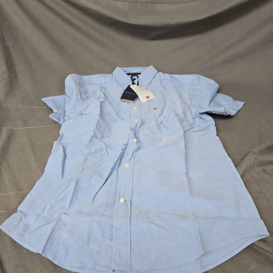 TOMMY HILFIGER HERITAGE OXFORD SHORT SLEEVE SHIRT IN BLUE SIZE M