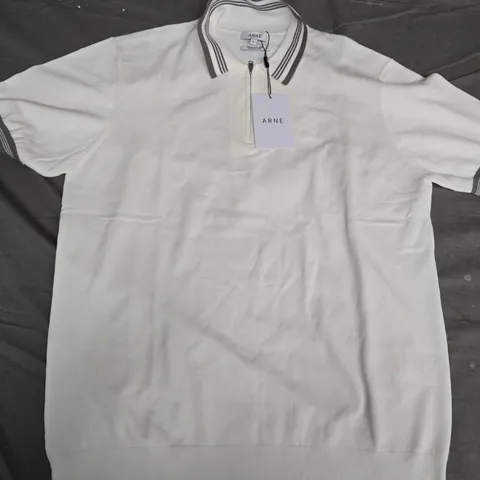 ARNE TIPPED KNITTED POLO SHIRT IN WHITE – UK SIZE L