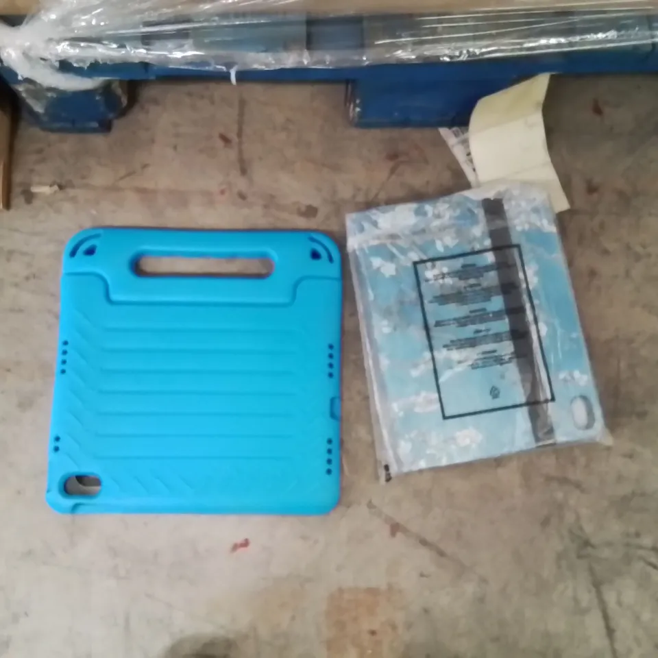 PALLET CONTAINING A LARGE QUANTITY OF TABLET CASES AND SCREEN PROTECTORS 