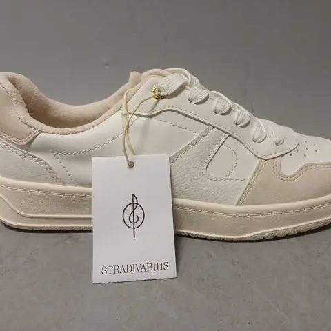 STRADIVARIUS IN WHITE SNEAKERS - UK 5 