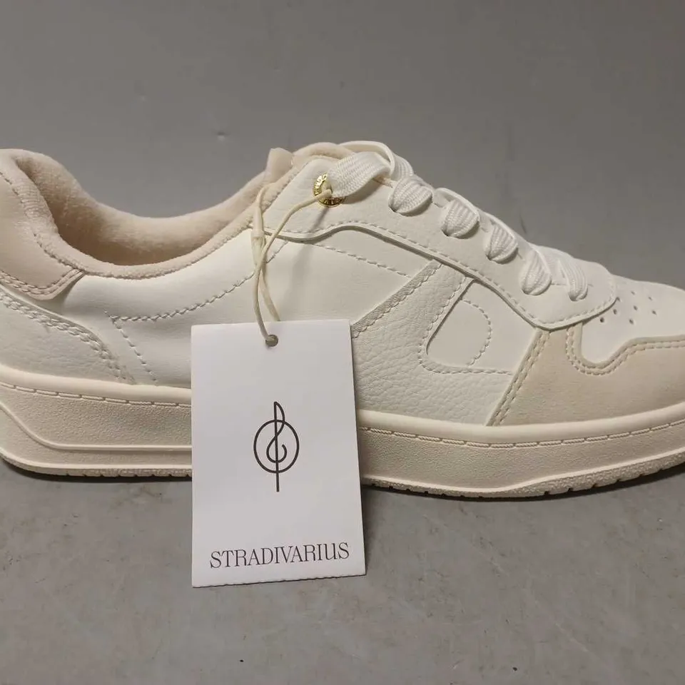 STRADIVARIUS IN WHITE SNEAKERS - UK 5 