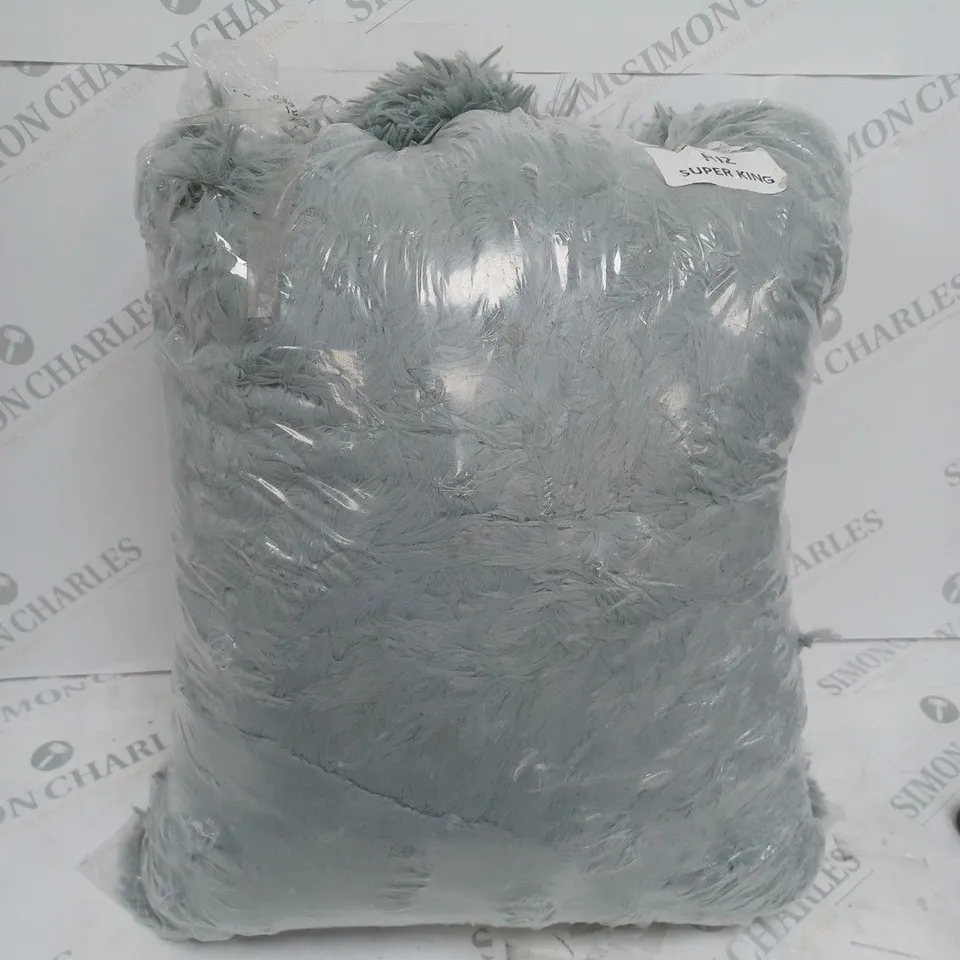 GREY FLUFFY BED SET IN GREY