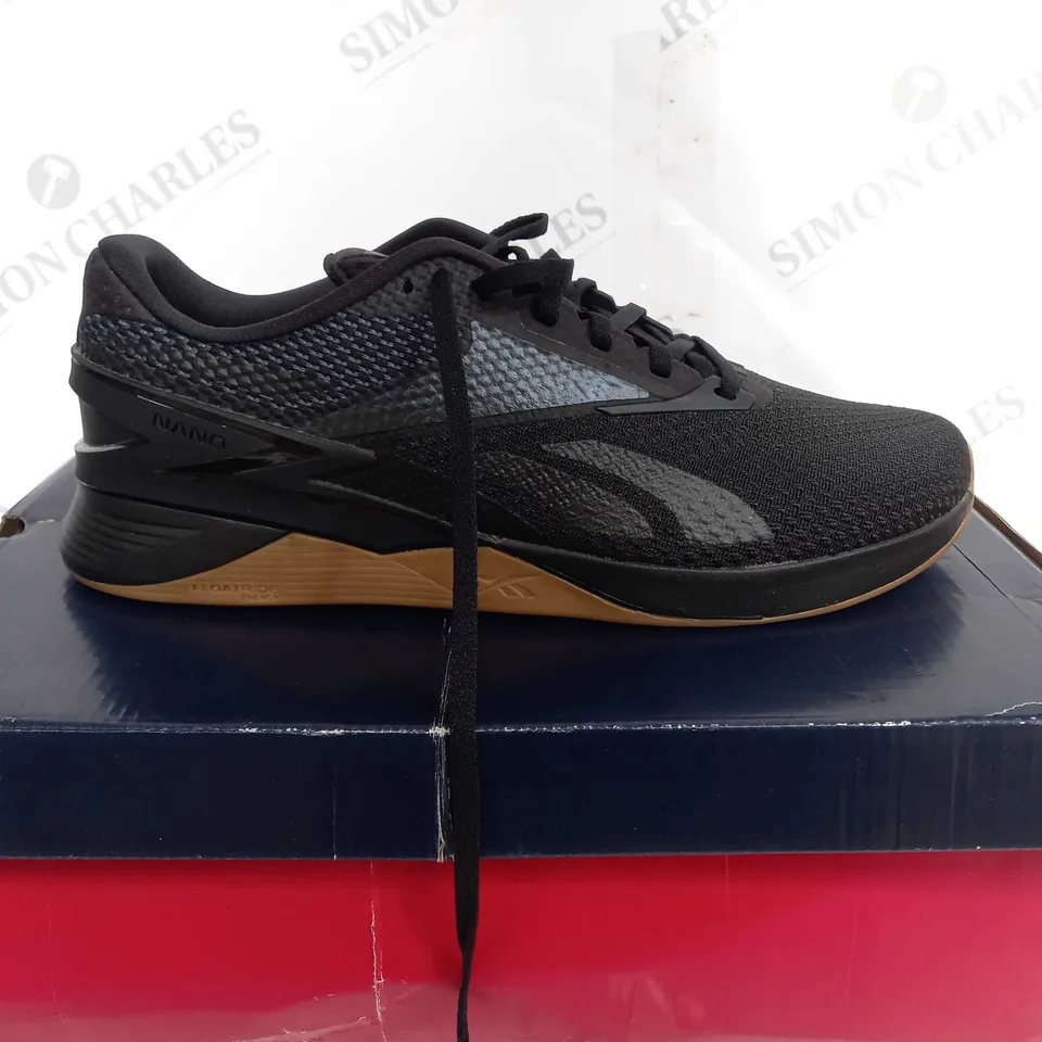 BOXED REEBOK UNISEX TRAINING TRAINER IN NAVY - UK 9.5