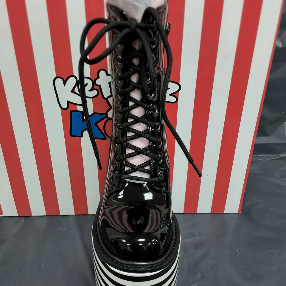 BRAND NEW BOXED KOI KETNIPZ A BEAN WITH A PLATFORM 5O DREAM BOOTS IN BLACK - UK 7