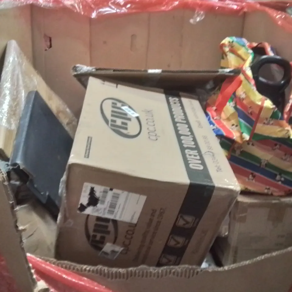 PALLET OF ASSORTED HOUSEHOLD GOODS AND PRODUCTS TO INCLUDE;TOILET SEAT,PLAY MAT,STRIP LIGHT FIXTURE