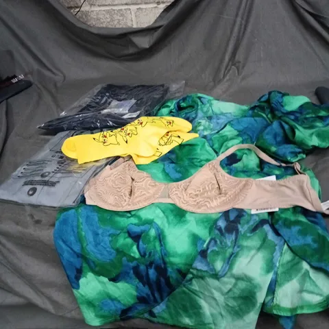 ASSORTED CLOTHING & LINGERIE LOT – INCLUDES BEIGE LACE BRA AND VARIOUS GARMENTS ASSORTED BOX OF CLOTHING