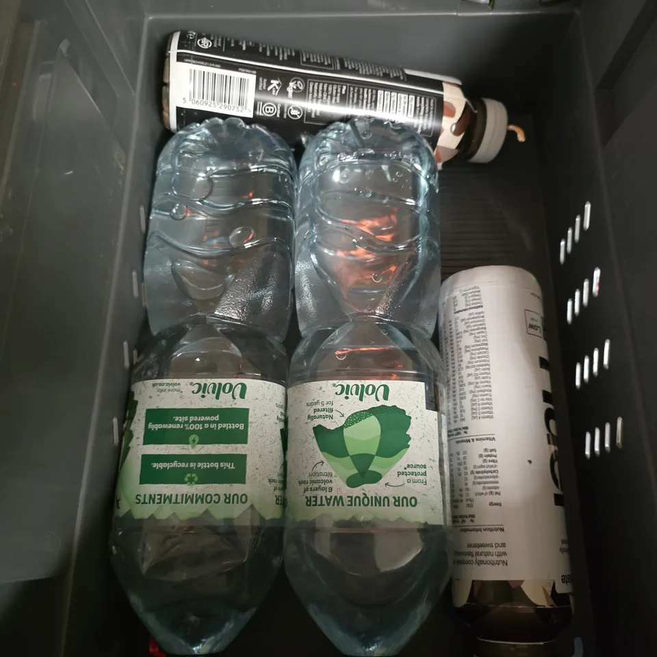 TOTE OF APPROXIMATELY 8 DRINKS ITEMS TO INCLUDE PAEDIASURE SHAKE, NESCAFE GOLD BLEND REFILL AND HUEL MEAL REPLACEMENT DRINK