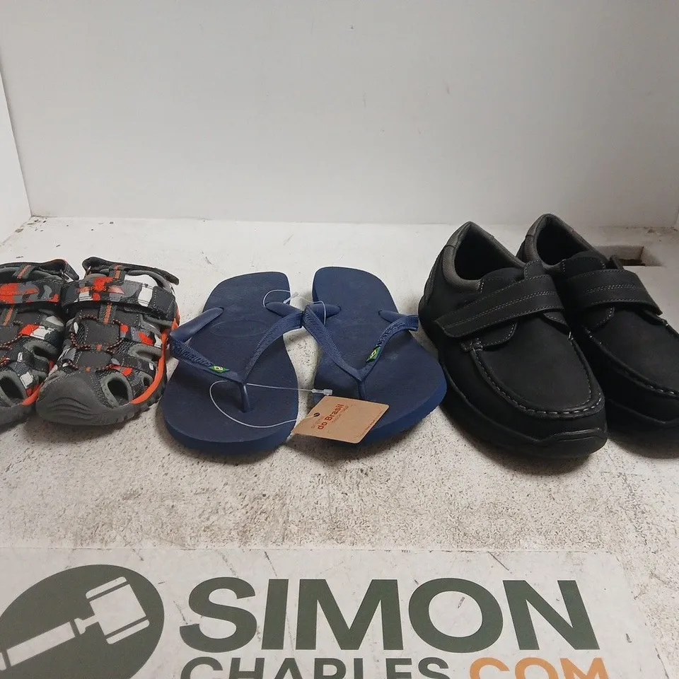 BOX OF APPROXIMATELY 15 ASSORTED PAIRS OF SHOES AND FOOTWEAR ITEMS IN VARIOUS COLOURS, STYLES, AND SIZES - COLLECTION ONLY