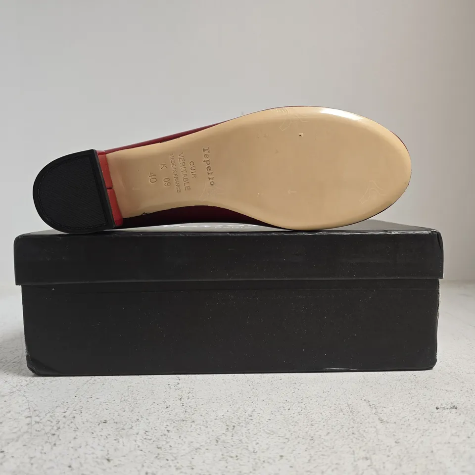 BOXED PAIR OF REPETTO BLOCK HEEL SHOE SIN RED SIZE EU 40
