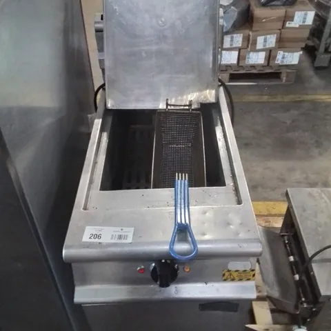 FALCON DOMINATOR FREE STANDING PROPANE GAS FILTRATION FRYER G3840F