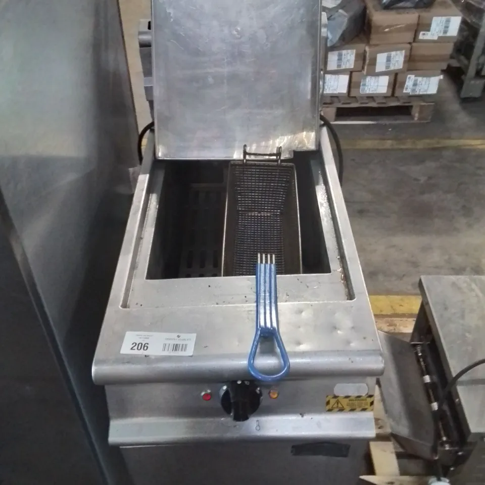 FALCON DOMINATOR FREE STANDING PROPANE GAS FILTRATION FRYER G3840F