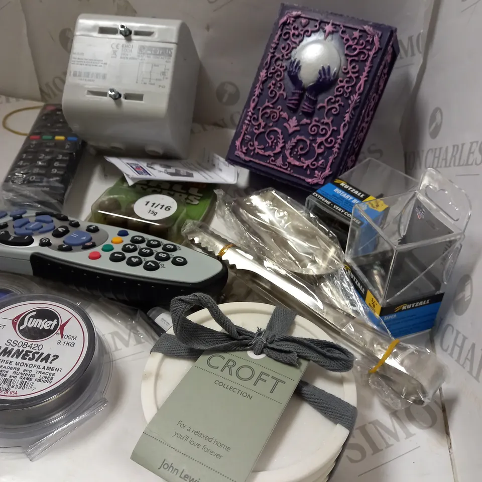 ASSORTED HOUSEHOLD ITEMS 
