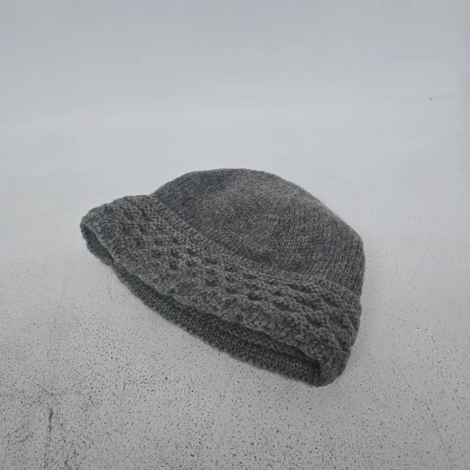 OMHU KNIT BEANIE HAT – GREY