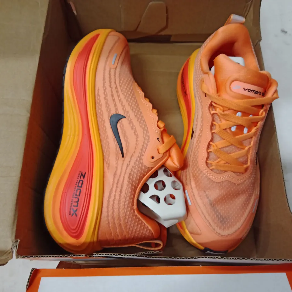 NIKE VOMERO PLUS RUNNING SHOES – ORANGE, UK 4.5 (MEN'S) IN BOX