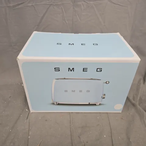BOXED SMEG RETRO STYLE TOASTER IN WHITE 