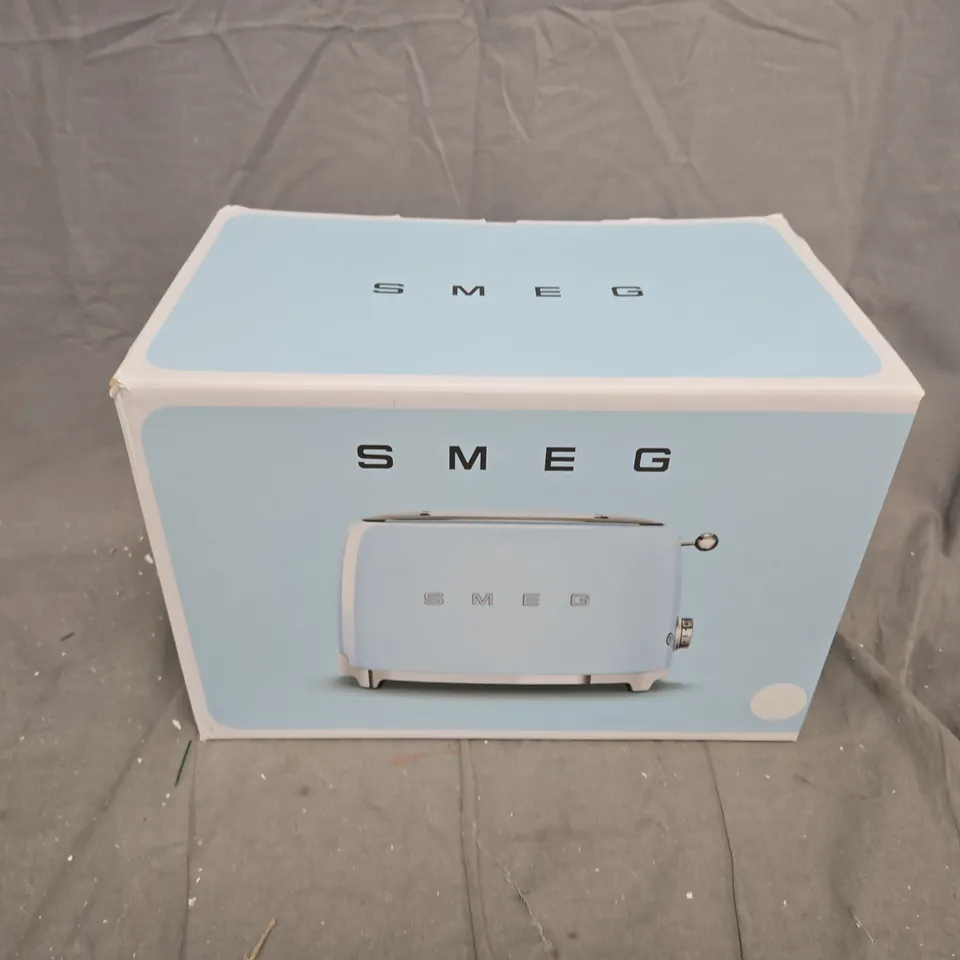 BOXED SMEG RETRO STYLE TOASTER IN WHITE 