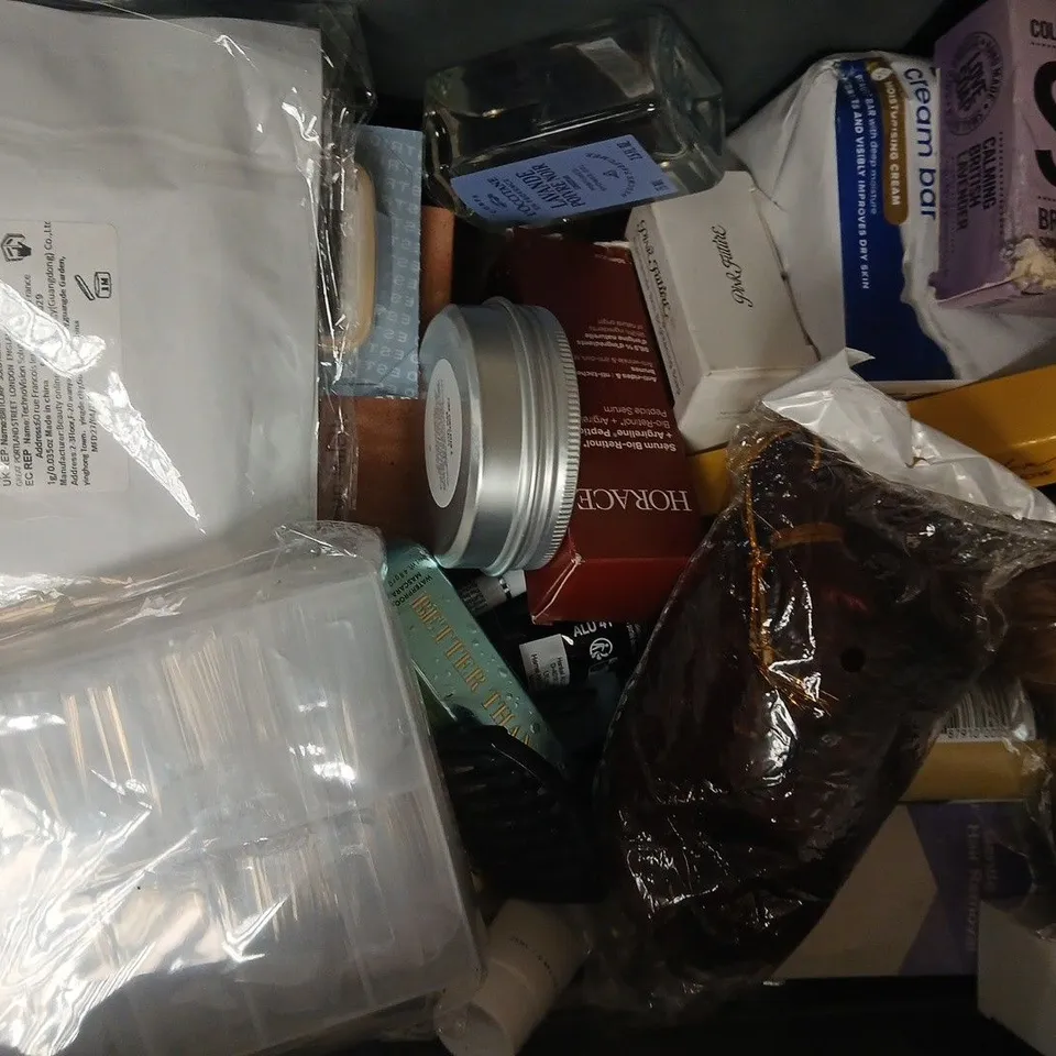 APPROXIMATELY 20 ASSORTED COSMETIC ITEMS INCLUDING VARIOUS MAKES AND BRANDS - COLLECTION ONLY