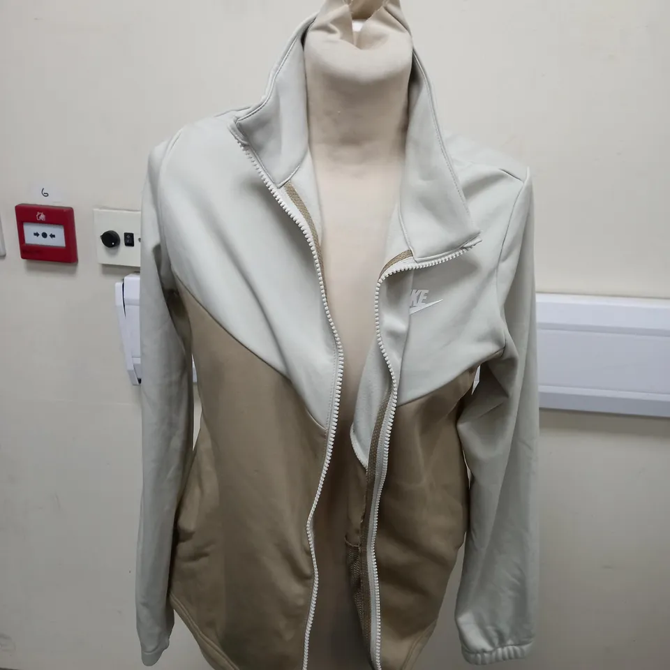 XL NIKE JACKET 