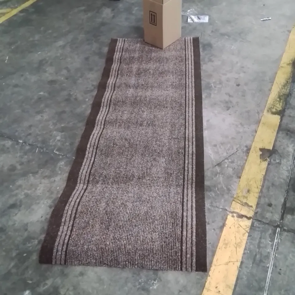 QUALITY DESIGNER AREA RUG - APPROXIMATELY 182X67