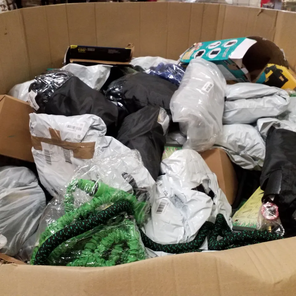PALLET OF ASSORTED GARDEN HOSES 