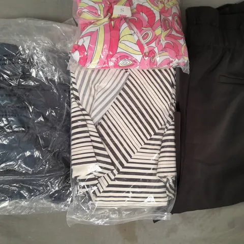 BOX OF APPROXIMATELY 20 ASSORTED CLOTHING AND FASHION ITEMS IN VARIOUS STYLES, SIZES, AND COLOURS - COLLECTION ONLY