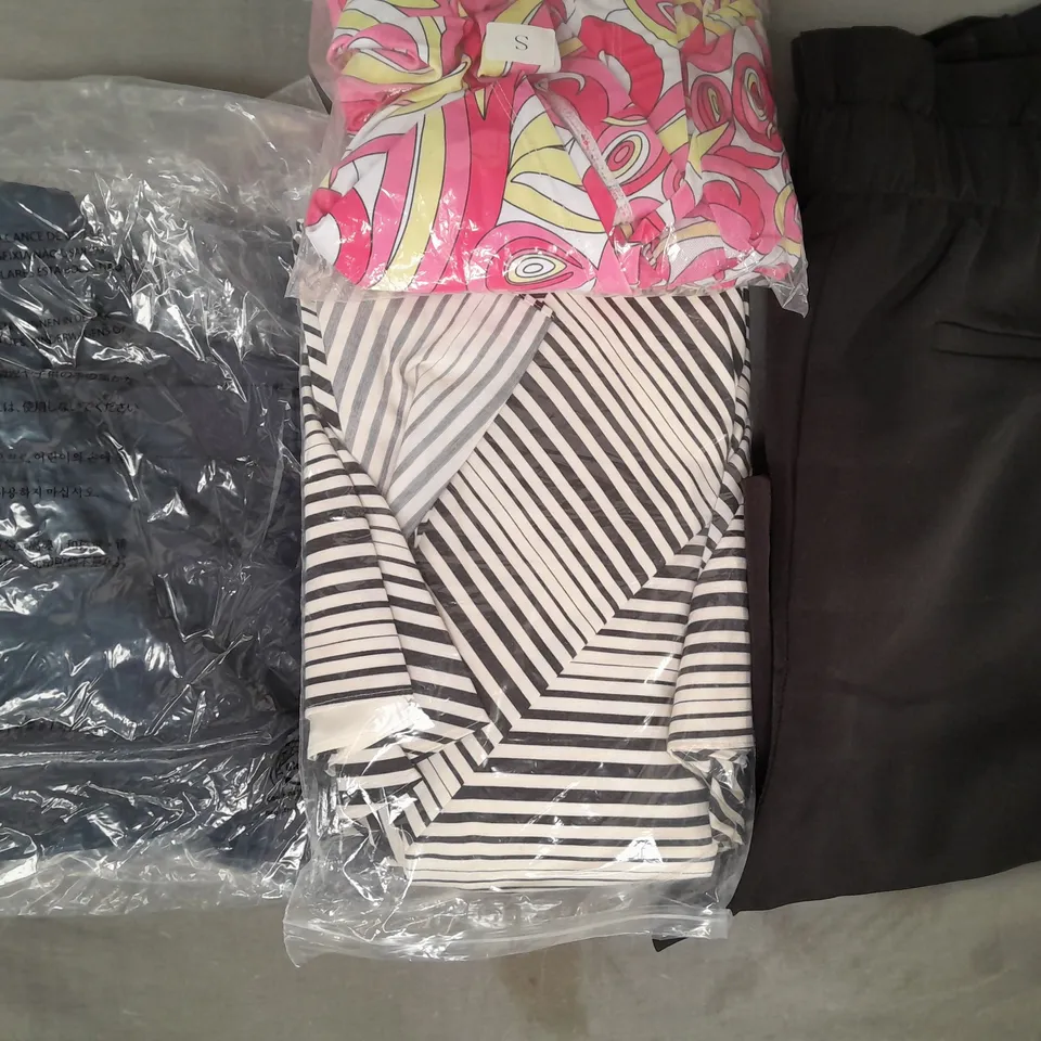 BOX OF APPROXIMATELY 20 ASSORTED CLOTHING AND FASHION ITEMS IN VARIOUS STYLES, SIZES, AND COLOURS - COLLECTION ONLY