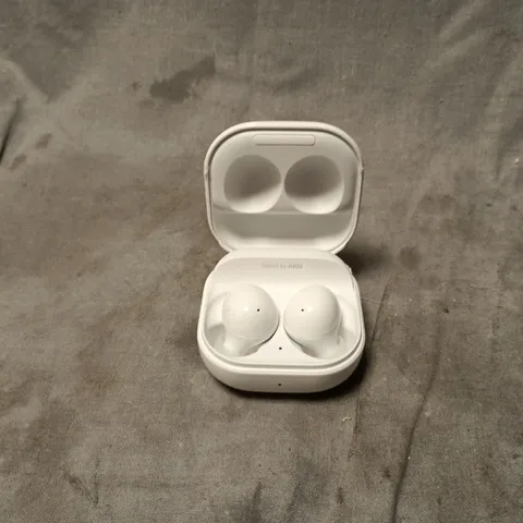 SAMSUNG GALAXY BUDS2 IN WHITE