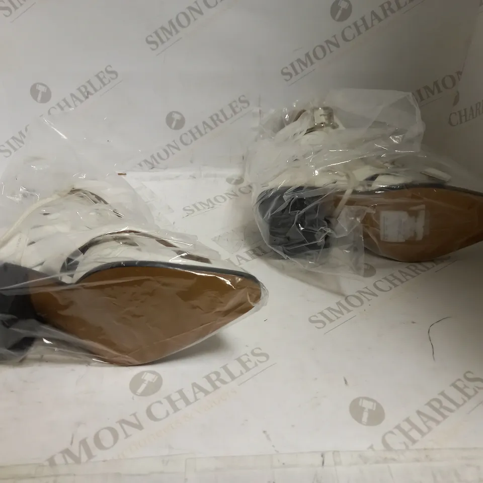 GIUSEPPE ZANOTTI WHITE HIGH HEELED BOOTS METAL ACCESSORIES - SIZE  38