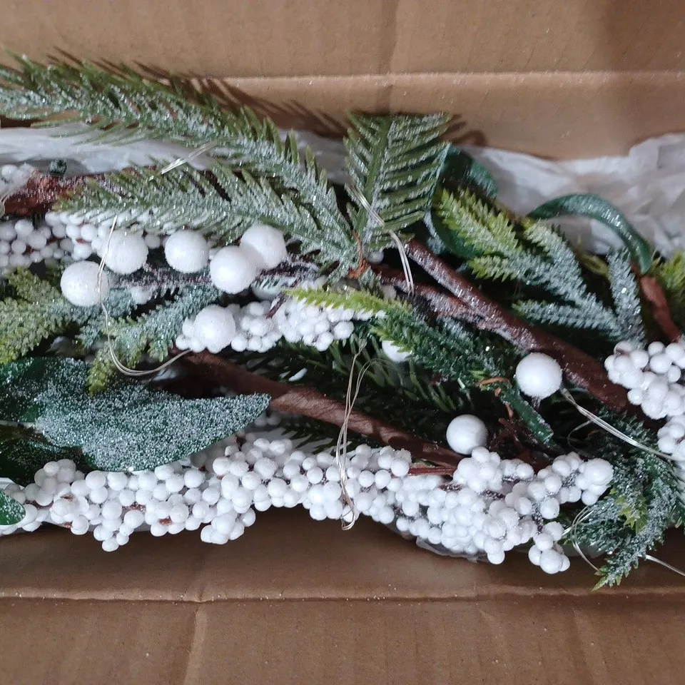 HOME REFLECTIONS 135CM PRELIT BERRY GARLAND WHITE