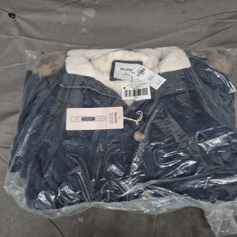BAGGED HOLLISTER THERMAL TESTED COAT IN NAVY - SMALL