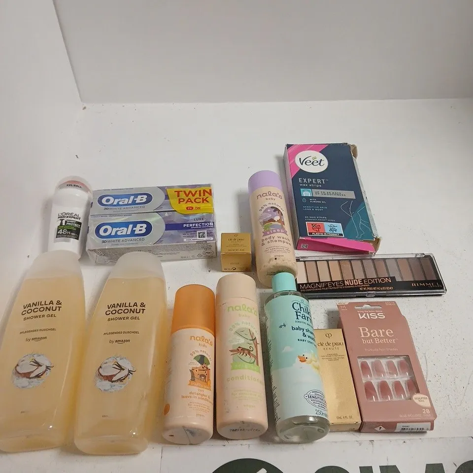 TOTE OF APPROXIMATELY 10 ASSORTED BEAUTY PRODUCTS INCLUDING ORAL B 3D WHITE ADVANCED TOOTHPASTE, VEET EXPERT WAX STRIPS AND NALA'S BABY BODY WASH AND SHAMPOO