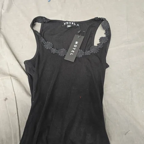 MOTEL VEIRA DAISY APPLIQUE VEST - XS