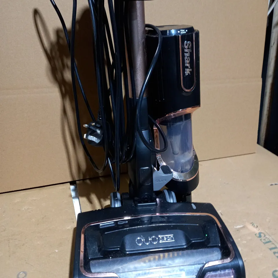 SHARK CORDED STICK VACUUM HZ500UKT