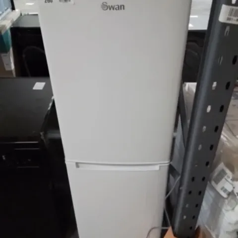 SWAN SR15690W 48CM WIDE, 50/50 SPLIT FRIDGE FREEZER - WHITE