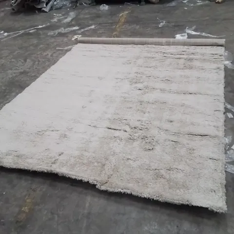 QUALITY DESIGNER AREA RUG - APPROXIMATELY 270X210