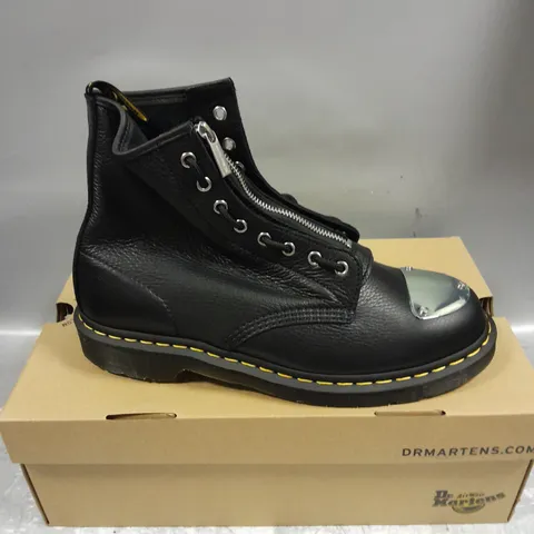 BOXED PAIR OF DR MARTENS TOE PLATE LUNAR ZIP UP LEATHER BOOT IN BLACK SIZE UK 11