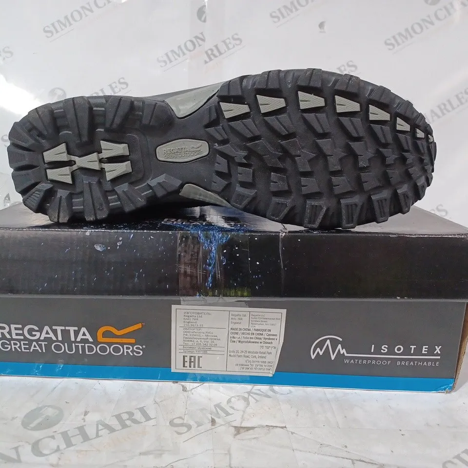 BOXED PAIR OF REGATTA CLYDEBANK BOOTS IN NAVY UK SIZE 10