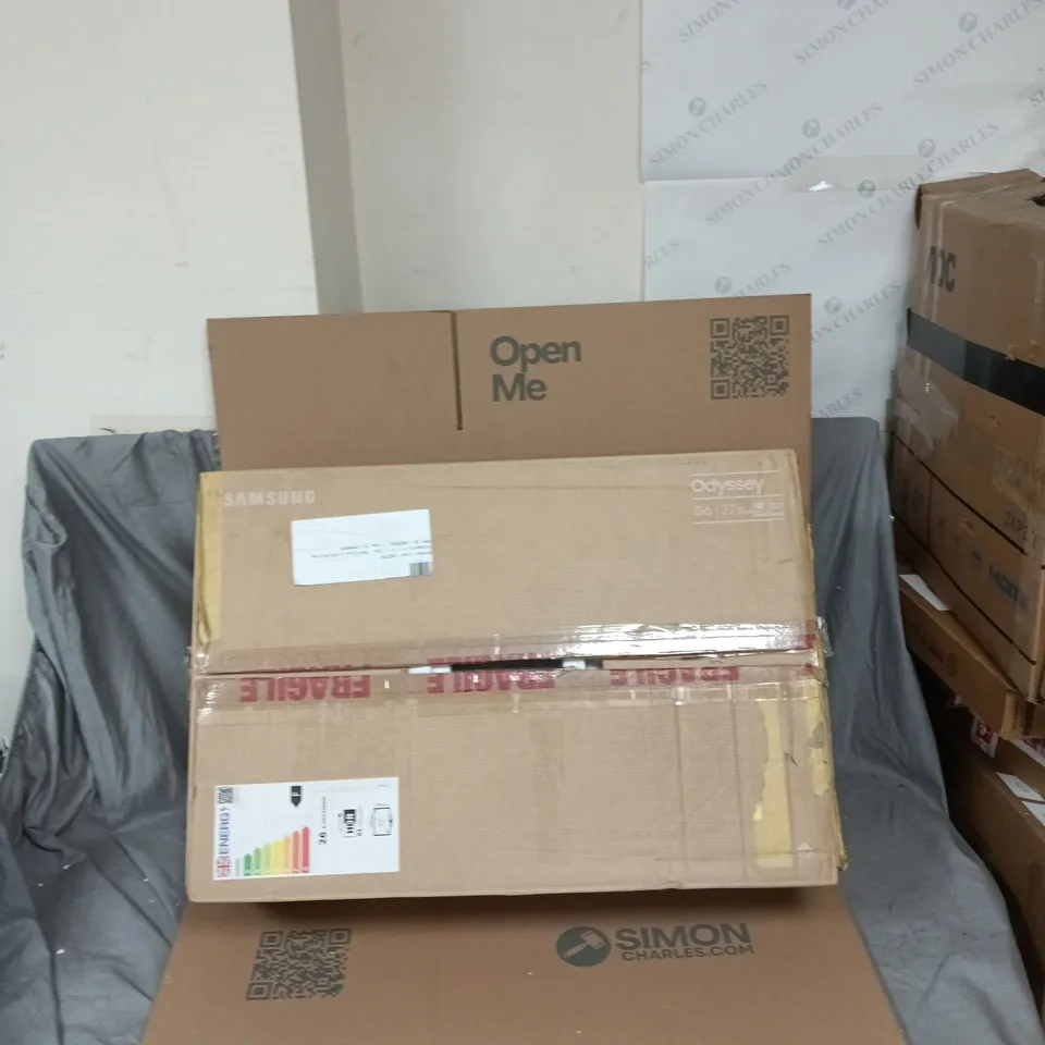 SAMSUNG CURVED TV DISPLAY UNIT ODYSSEY G6 27"