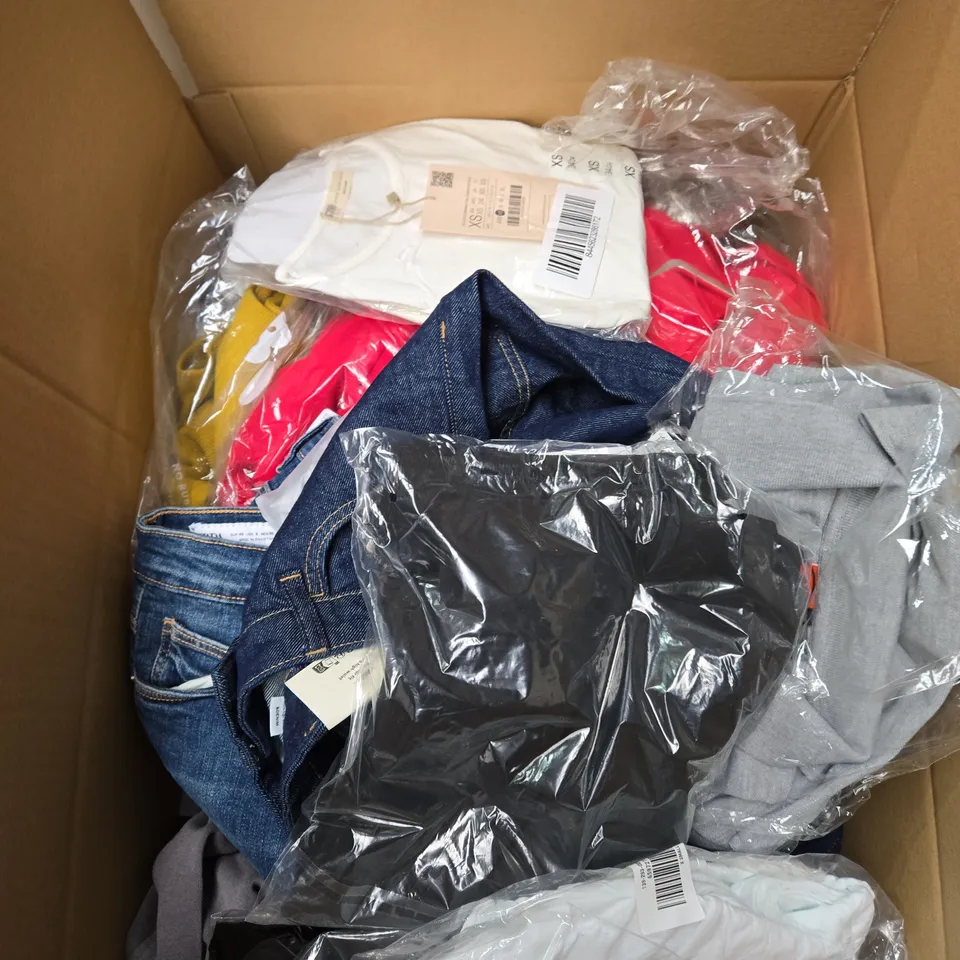 LARGE BOX OF ASSORTED CLOTHING ITEMS IN VARIOUS SIZES, STYLES AND COLOUR 